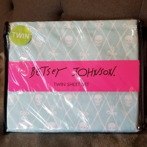 Betsey Johnson twin sheet set